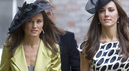 Kate och Pippa på vännens bröllop