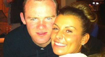 Wayne Rooneys fru i bråk på Twitter