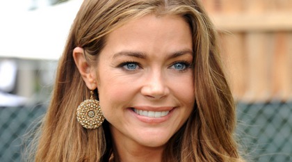 Denise Richards har adopterat en flicka