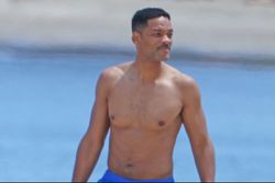 BildExtra: Will Smith med familjen på stranden