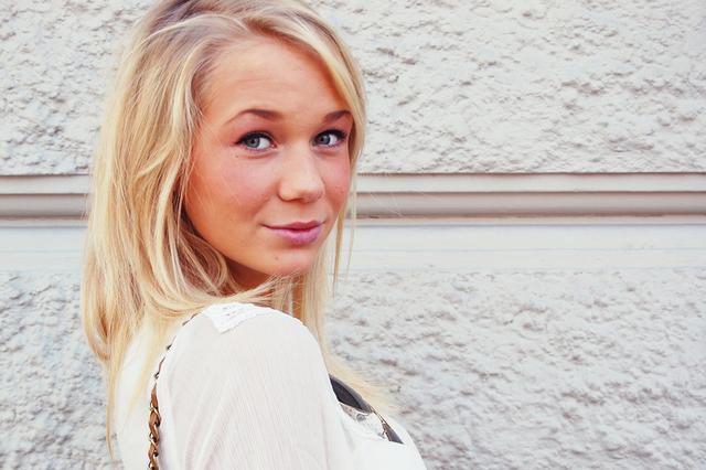 Dessie blir utnyttjad av sina vänner