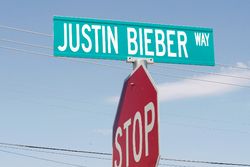 Justin Bieber får gata uppkallad efter sig