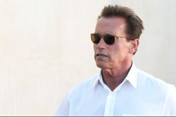 Arnold Schwarzenegger skriver memoarer