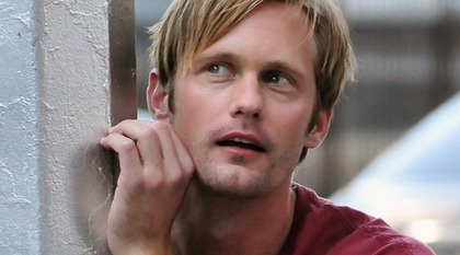 Alexander Skarsgård vägrar bita sina fans