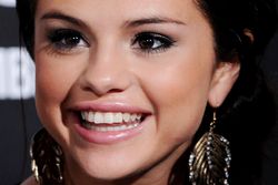 Selena Gomez är årets MTV EMA-värd