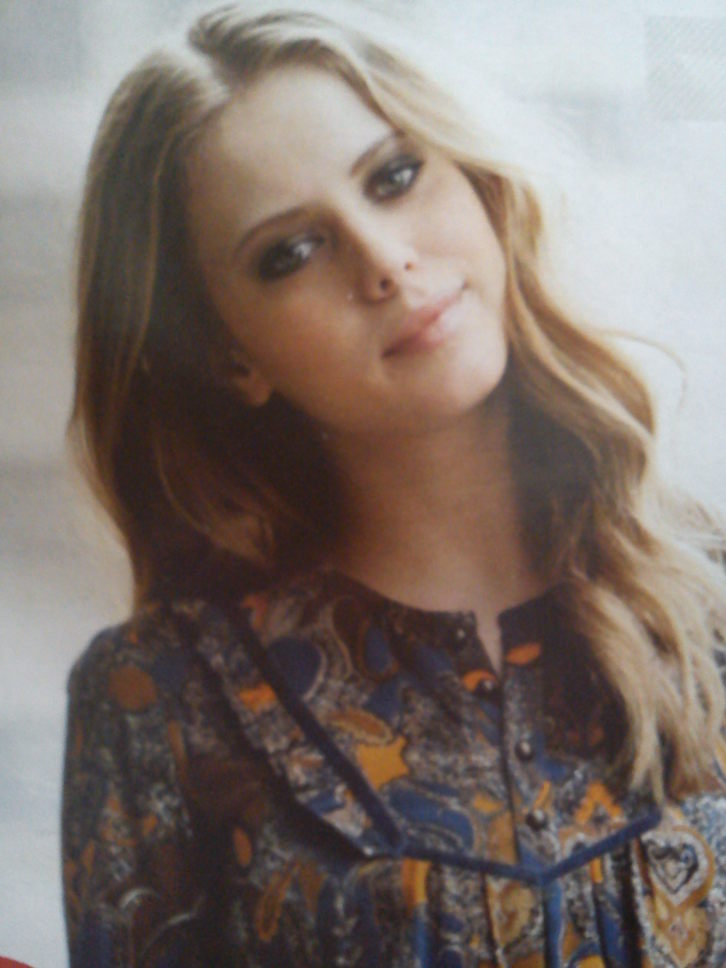 Kenza lookalike