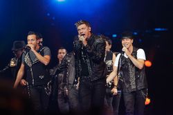 Recension: NKOTBSB – Den nya pojkbandsjätten