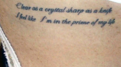 Lindsay Lohan tatuerar in Billy Joel-citat