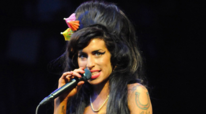 Mitch Winehouse skriver bok om Amy
