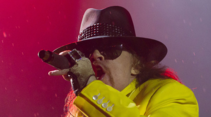 Axl Rose: Slash brukade slockna och kissa på sig