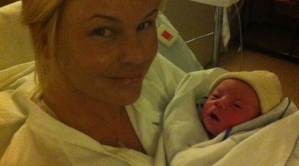 Magdalena Graaf inlagd på sjukhus med nyfödda sonen