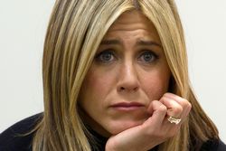 Agenten uppmanade Aniston att be Brad Pitt om sperma