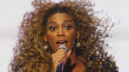 Beyonce hyllar Etta James: En drottning