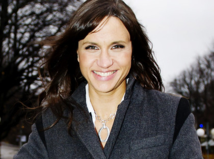 Petra Mede drar sig undan