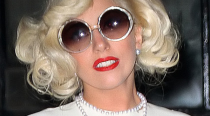 Lady Gaga anklagas: "Hon badade i blod"
