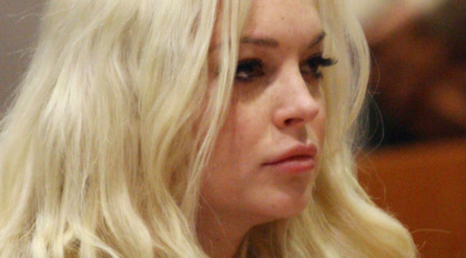 Lindsay Lohan stäms efter bilolycka