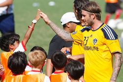 Bråkstaken David Beckham portad från sönernas matcher