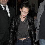 Kristen Stewart håller humöret upp, trots trötthet!