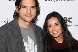 Demi Moore fortfarande besatt av Kutcher