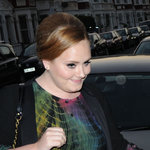 Adele släpper ny singel och vill sjunga med Beyonce!
