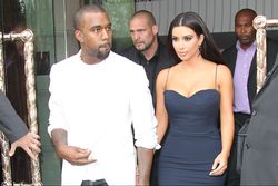Så styr Kim Kardashian Kanye med järnhand