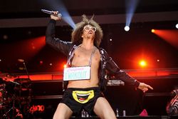 LMFAO:s kaoskonsert – epilepsianfall, medvetslöshet och spya