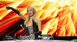 Paris Hiltons dj-debut sågas av Deadmau5