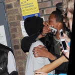OMG! Ett fan kysser Rihanna!
