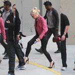 Gwen Stefanis favorit – den rosa skinnjackan!
