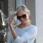 Försöka duger! Cameron Diaz gör sitt bästa för att gömma sig för fotograferna!