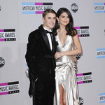 Selena Gomez anklagas för att stanna med Justin för berömmelse! Vill hon egentligen dumpa honom?