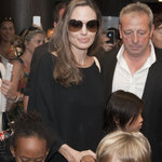 Angelina Jolie genomgår extrem plastikoperation innan bröllopet!