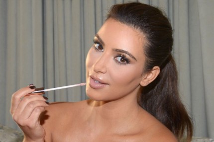 Systrarna Kardashian lanserar Khroma Beauty