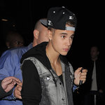 Justin Bieber varnas av sitt skivbolag för hans hårda festande!