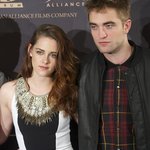 Kristen Stewart vill desperat få hem Robert Pattinson från Australien!
