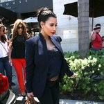 Kim Kardashian vägrar att klä ner sig bara för att hon är gravid!