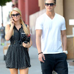 Paris Hilton donnar en söt outfit under en soliga promenad med sin BF i Beverly Hills!