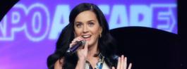 Katy Perry stäms av ett skönhetsföretag