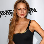 Lindsay Lohan LOVAR att hålla sig borta från droger och sprit på Coachella-festvalen!