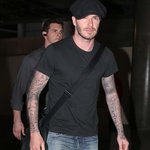 David Beckham anländer till L.A efter en lång flygresa!