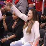 Khloe Kardashian visar sitt fulla stöd när hon kollar på The Los Angeles Cippers!