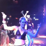 Miley Cyrus skandaldansade på scenen på konsert!