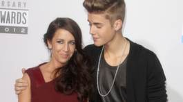 Biebers mamma: Är svårt att släppa taget