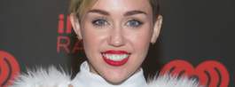 Miley Cyrus tatuerade undersidan av fötterna