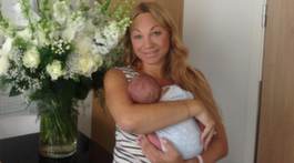 Perrelli jobbar hårt – bebis får hänga med