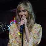 Bradley Coopers flickvän Suki Waterhouse uppträdde!