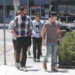 Nick och Joe Jonas hängde på stan med vänner!