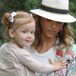 Jessica Alba på stan med sin ursöta dotter!
