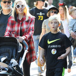 Gwen Stefani på Disneyland med sönerna Kingston, Zuma och Apollo!