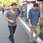 Joe Jonas shoppar med en kompis i Hollywood!